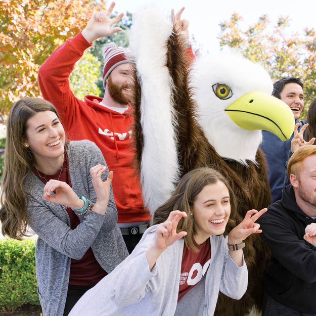 OC Students with Ike the Eagle