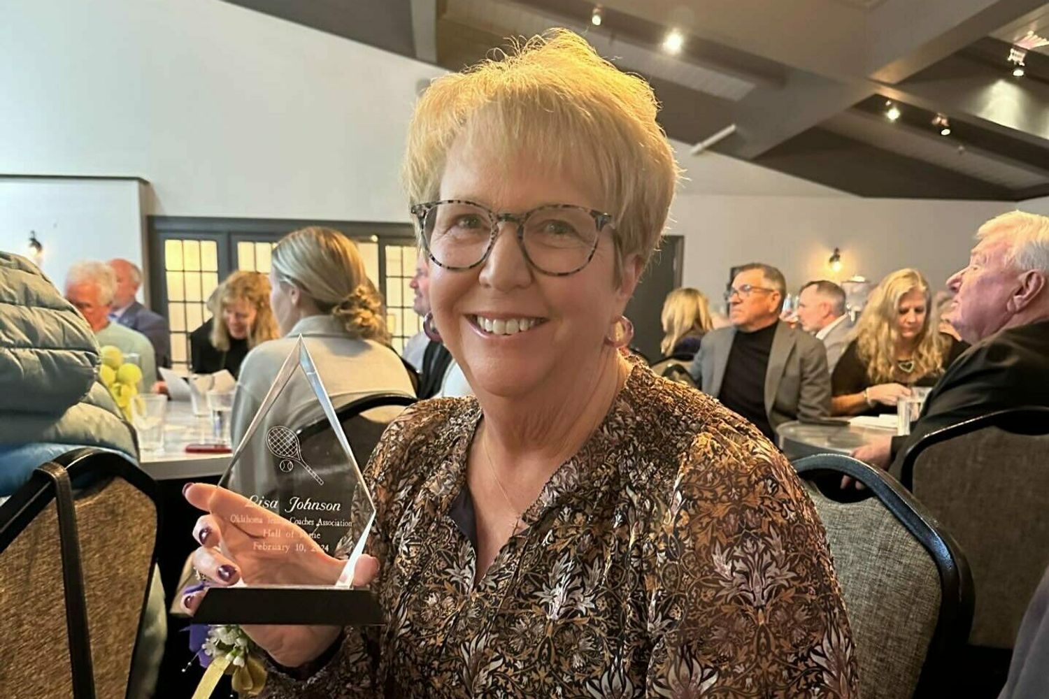 Lisa Johnson with award