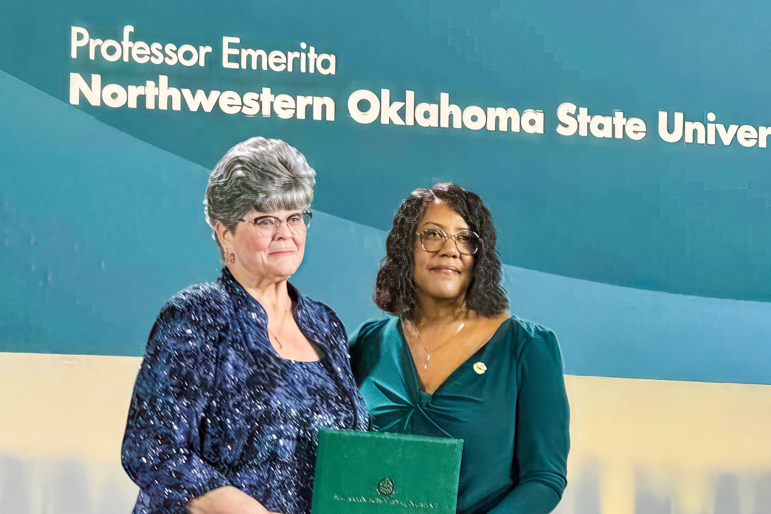 Dr. Shelly Wells receiving nursing award
