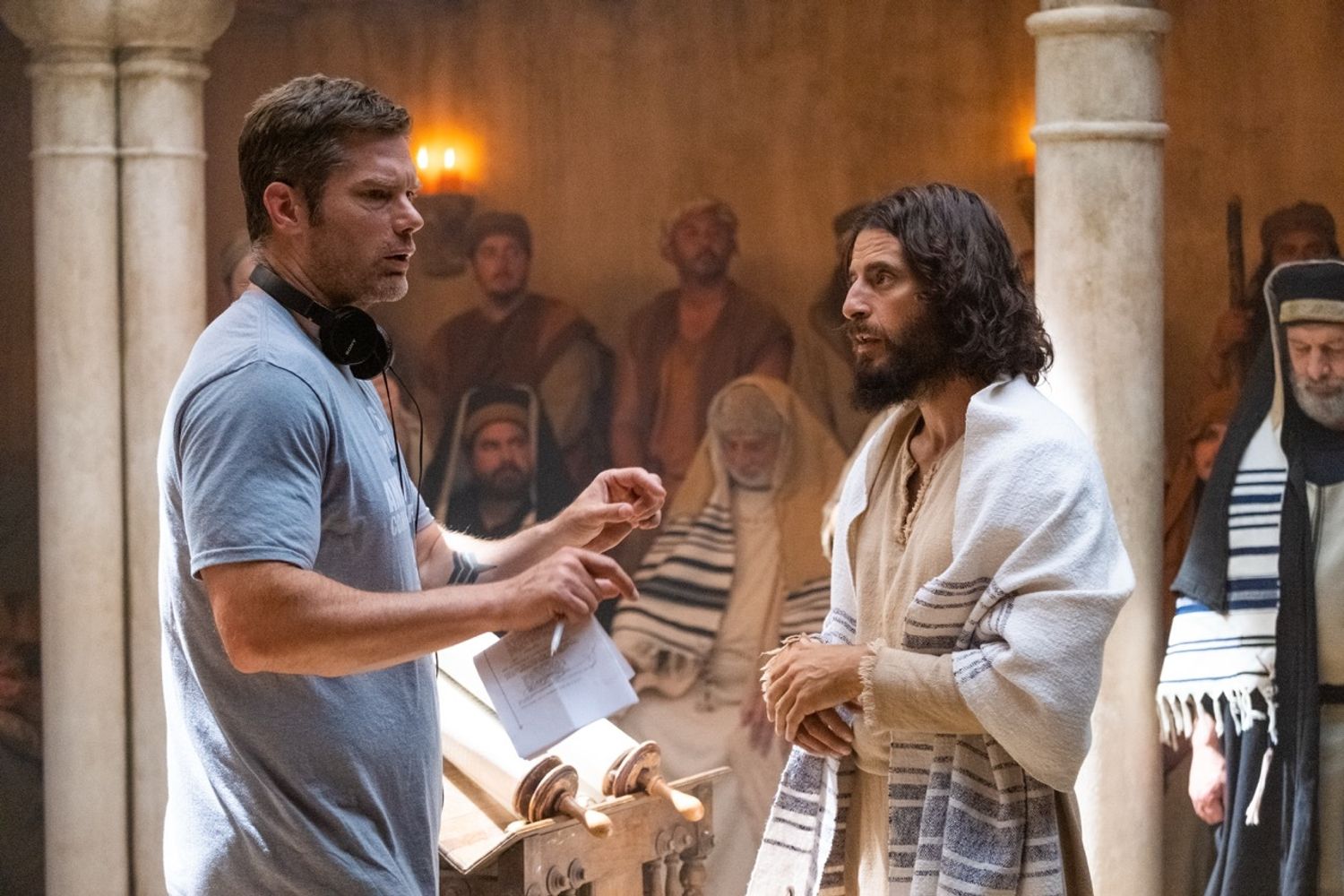 S3 BTS still Director Dallas Jenkins and Jesus discuss scene in synagogue